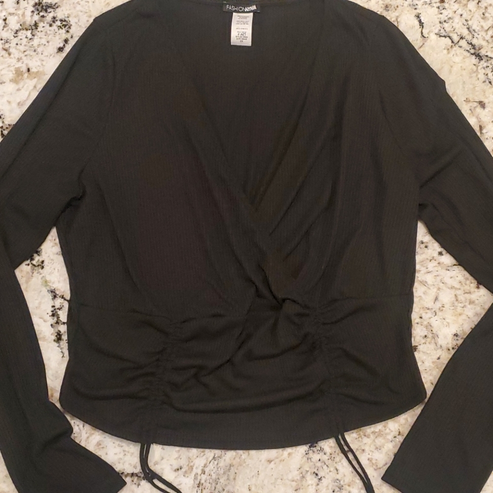 Fashion Nova Black Top With Front Pulls Sz 2X - Picture 3 of 5